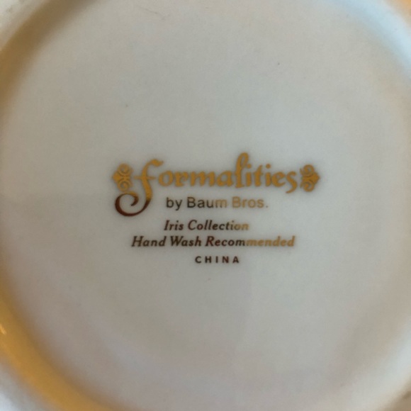 Iris white china pitcher. Braum Bros. - Picture 5 of 6